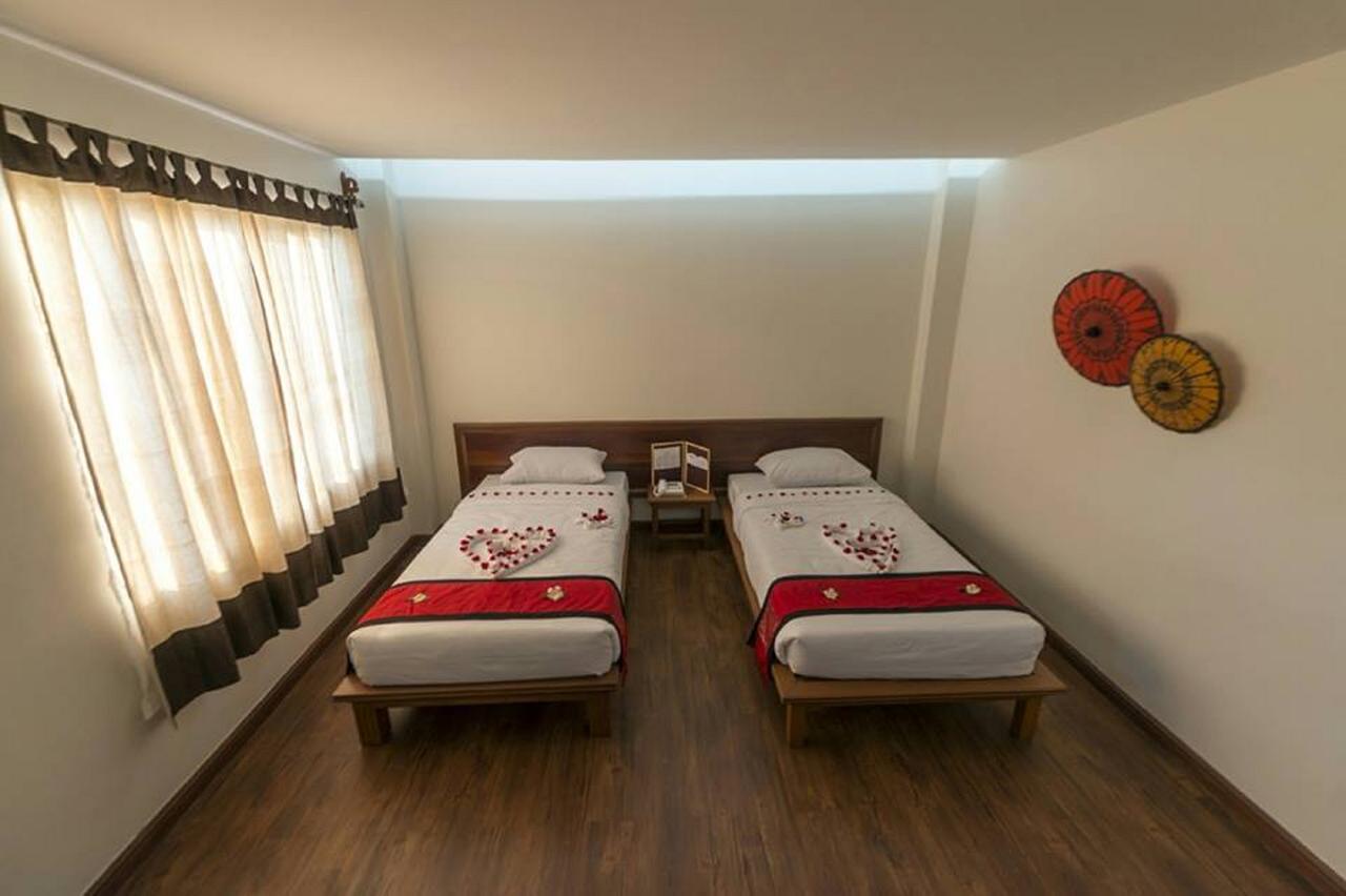 Hotel Queen Jamadevi Moulmein Esterno foto