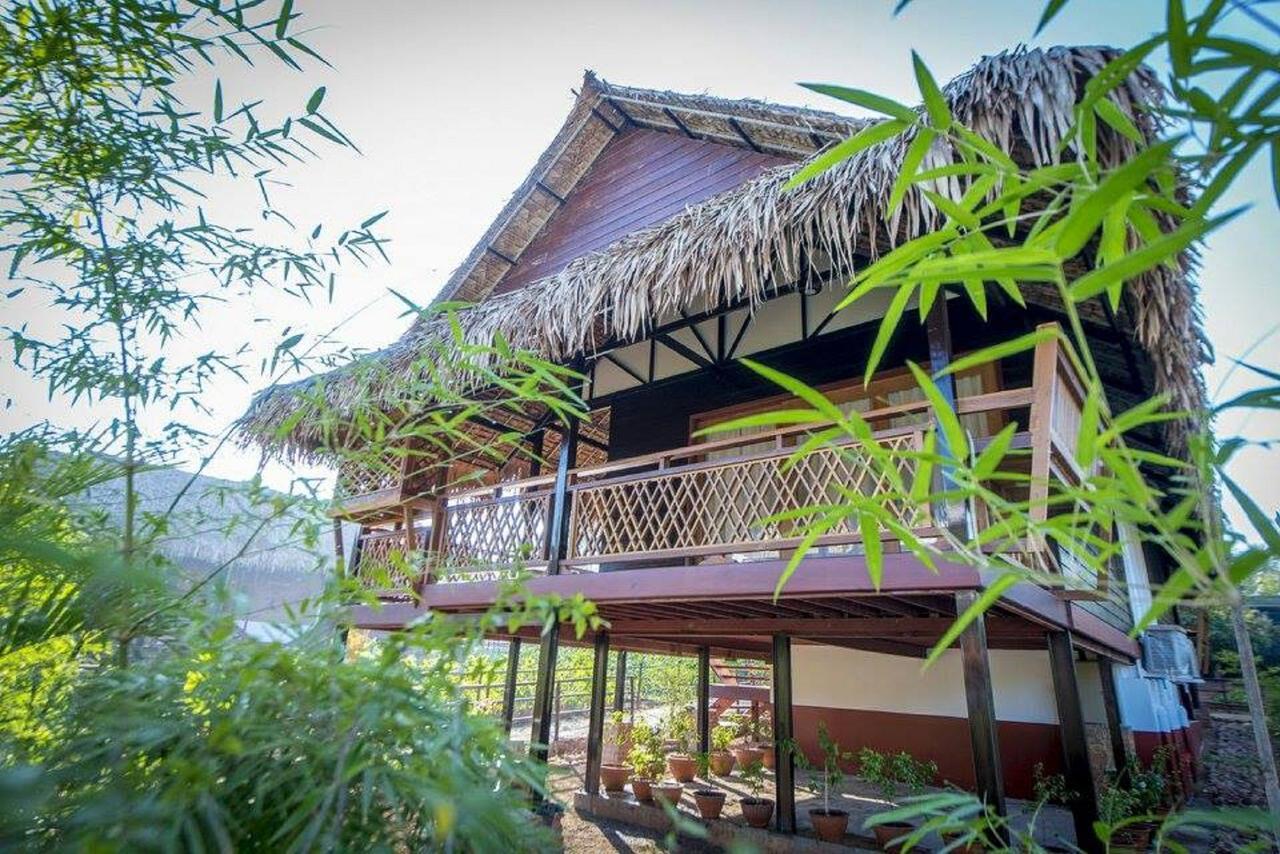 Hotel Queen Jamadevi Moulmein Esterno foto