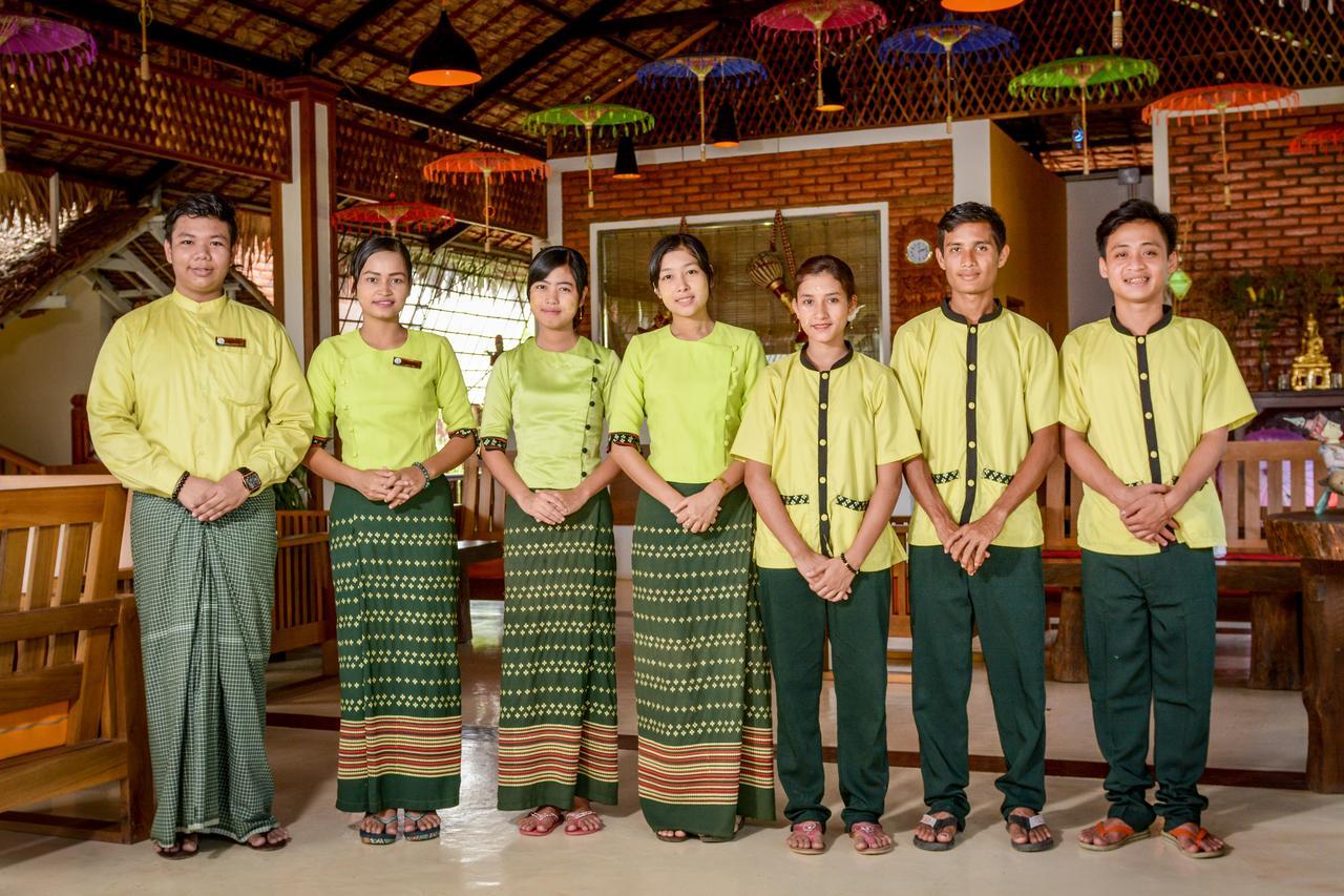 Hotel Queen Jamadevi Moulmein Esterno foto