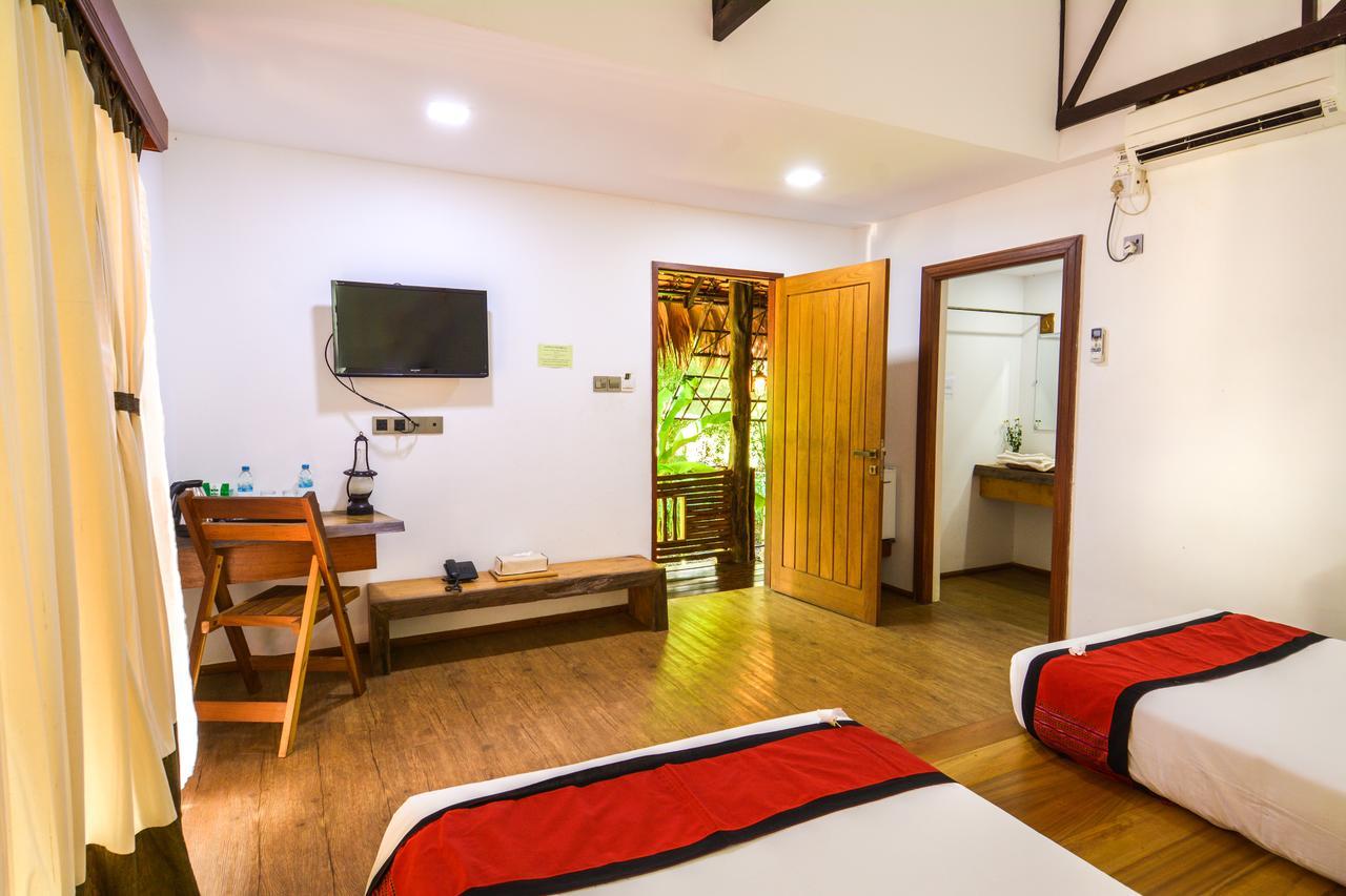 Hotel Queen Jamadevi Moulmein Esterno foto