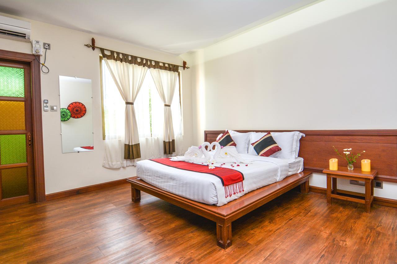 Hotel Queen Jamadevi Moulmein Esterno foto