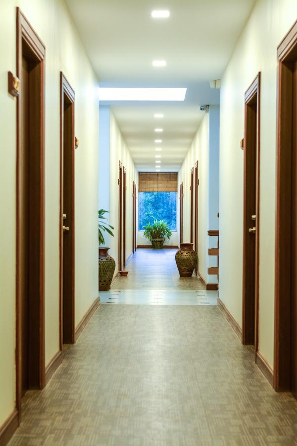 Hotel Queen Jamadevi Moulmein Esterno foto