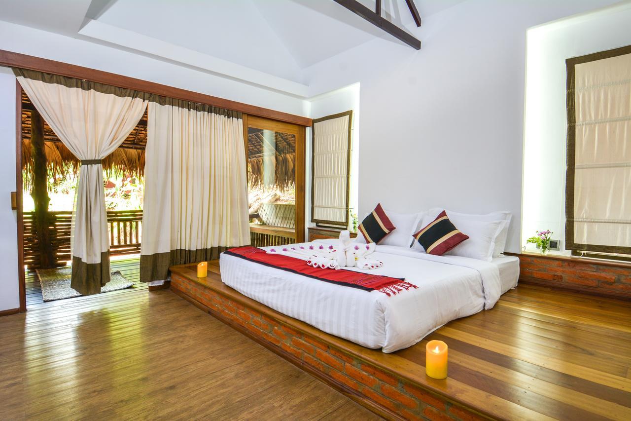 Hotel Queen Jamadevi Moulmein Esterno foto