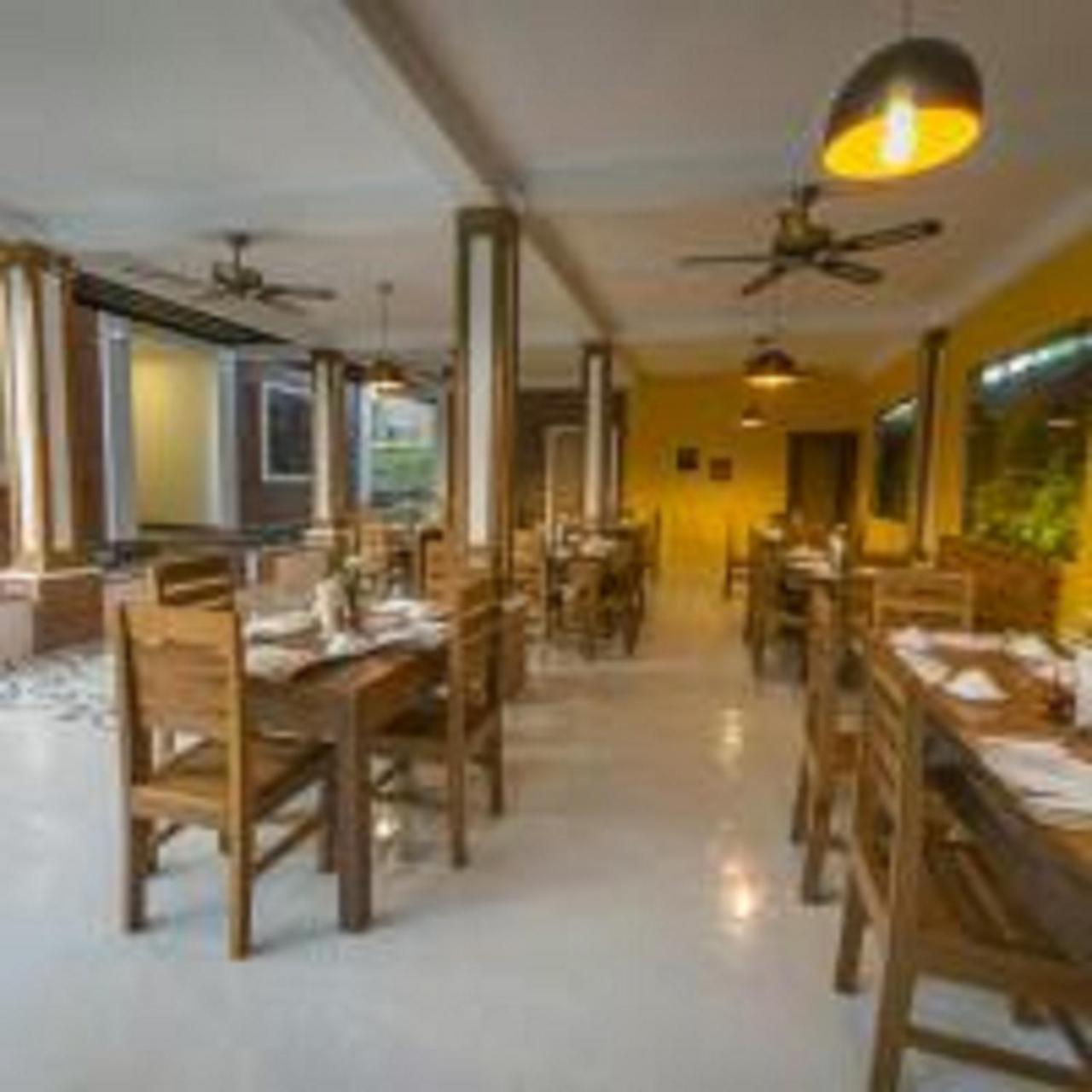 Hotel Queen Jamadevi Moulmein Esterno foto