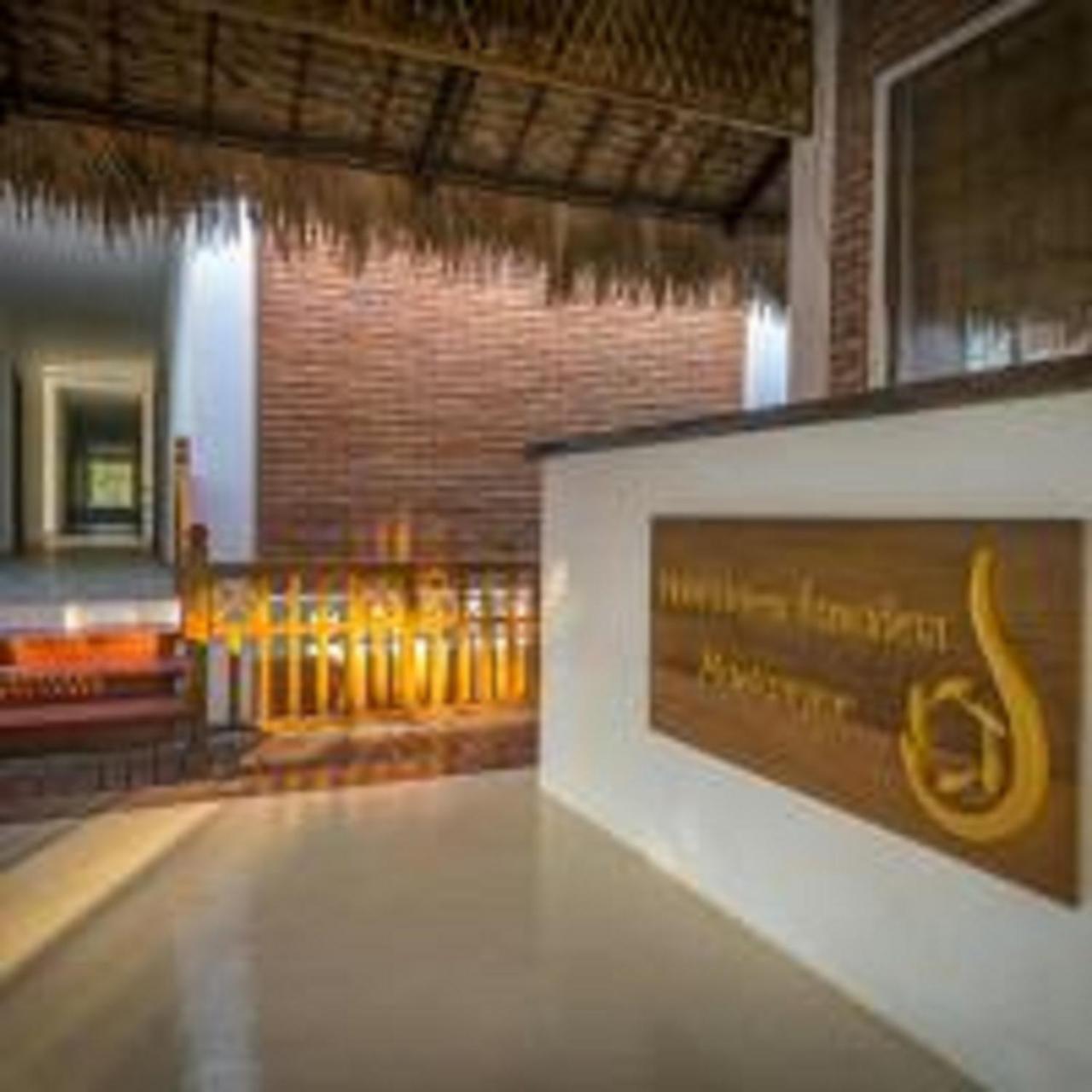 Hotel Queen Jamadevi Moulmein Esterno foto